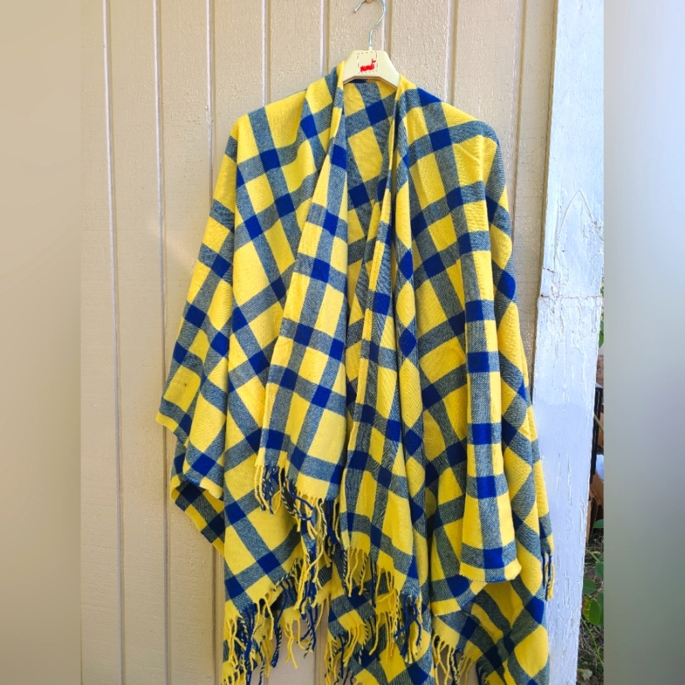 MONDI Wool Wrap Shaw